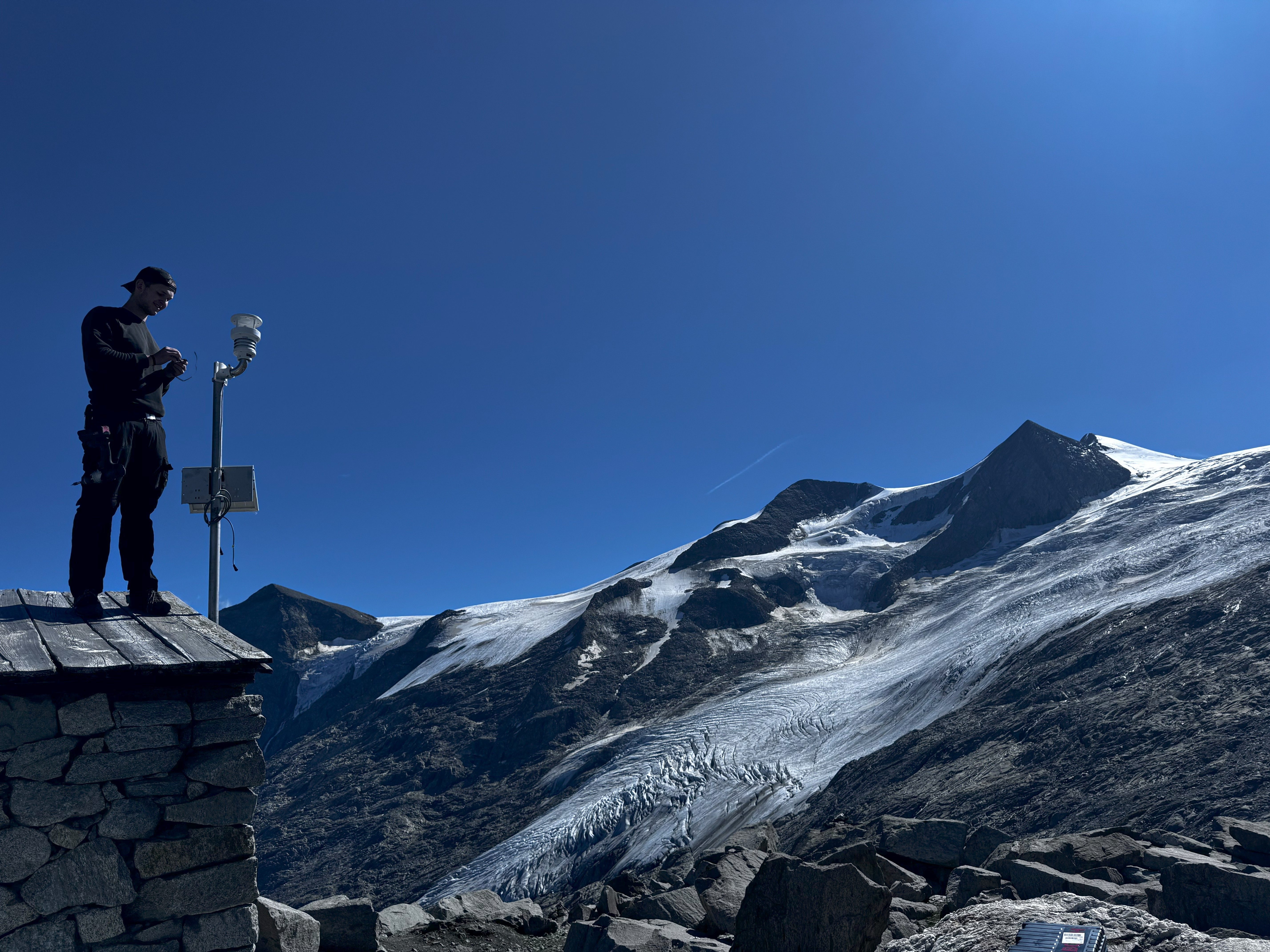 Neue Prager Hütte mountain hut with monitoring station